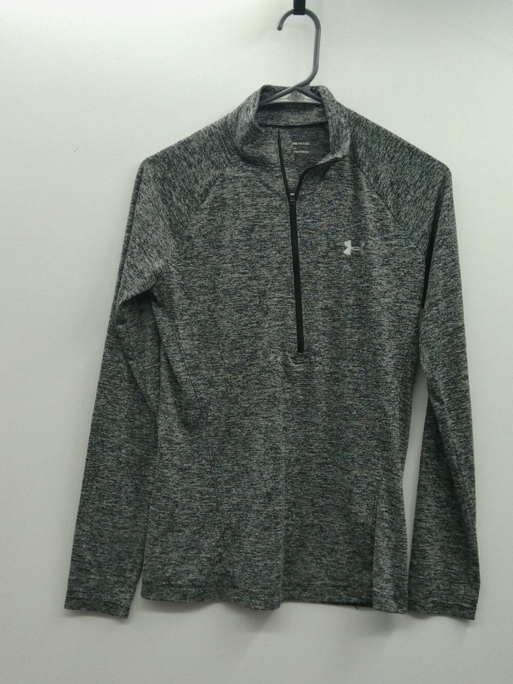 under Armour HeatGear women's top, Size S, Gray
